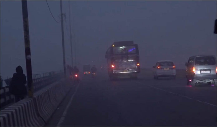 Cold Wave Persists in J&K as Srinagar Records Minus 4.9°C; Dense Fog Disrupts Life in Jammu