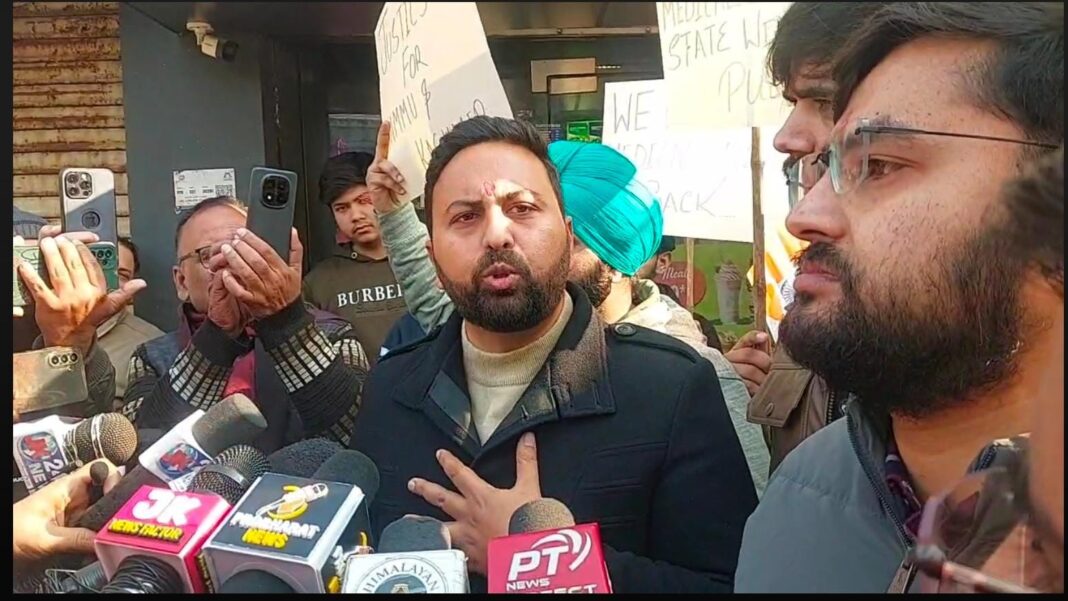 Hundreds of Youth Join Harshvardhan Singh to Protest Closure of SMVD Medical College; Activist Blames BJP for ‘Political Sabotage’