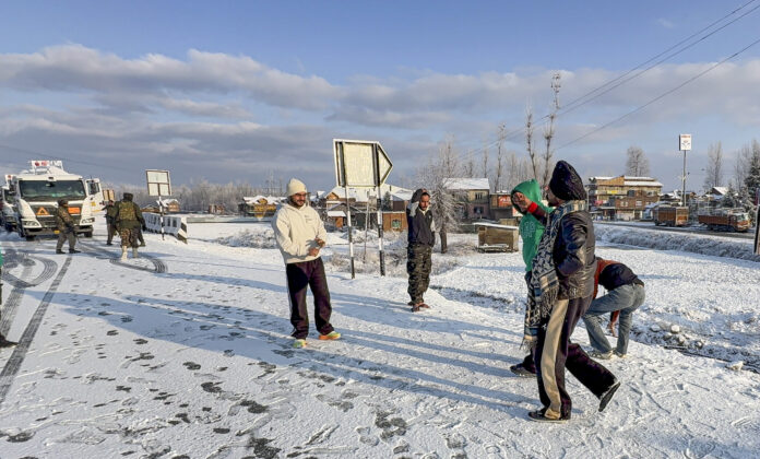 Weather Improves in Kashmir After Heavy Snowfall; Temperatures Remain Sub-Zero Across Valley