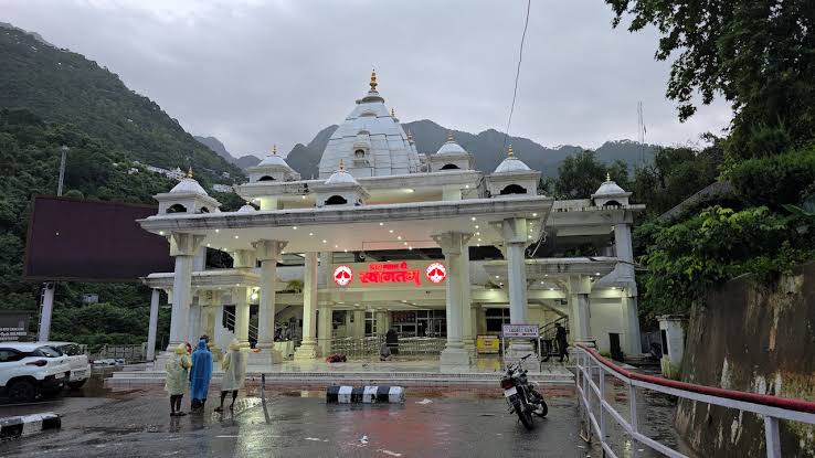 Shri Mata Vaishno Devi Yatra resumes after six-day weather-induced suspension; authorities declare track “safe for pilgrims